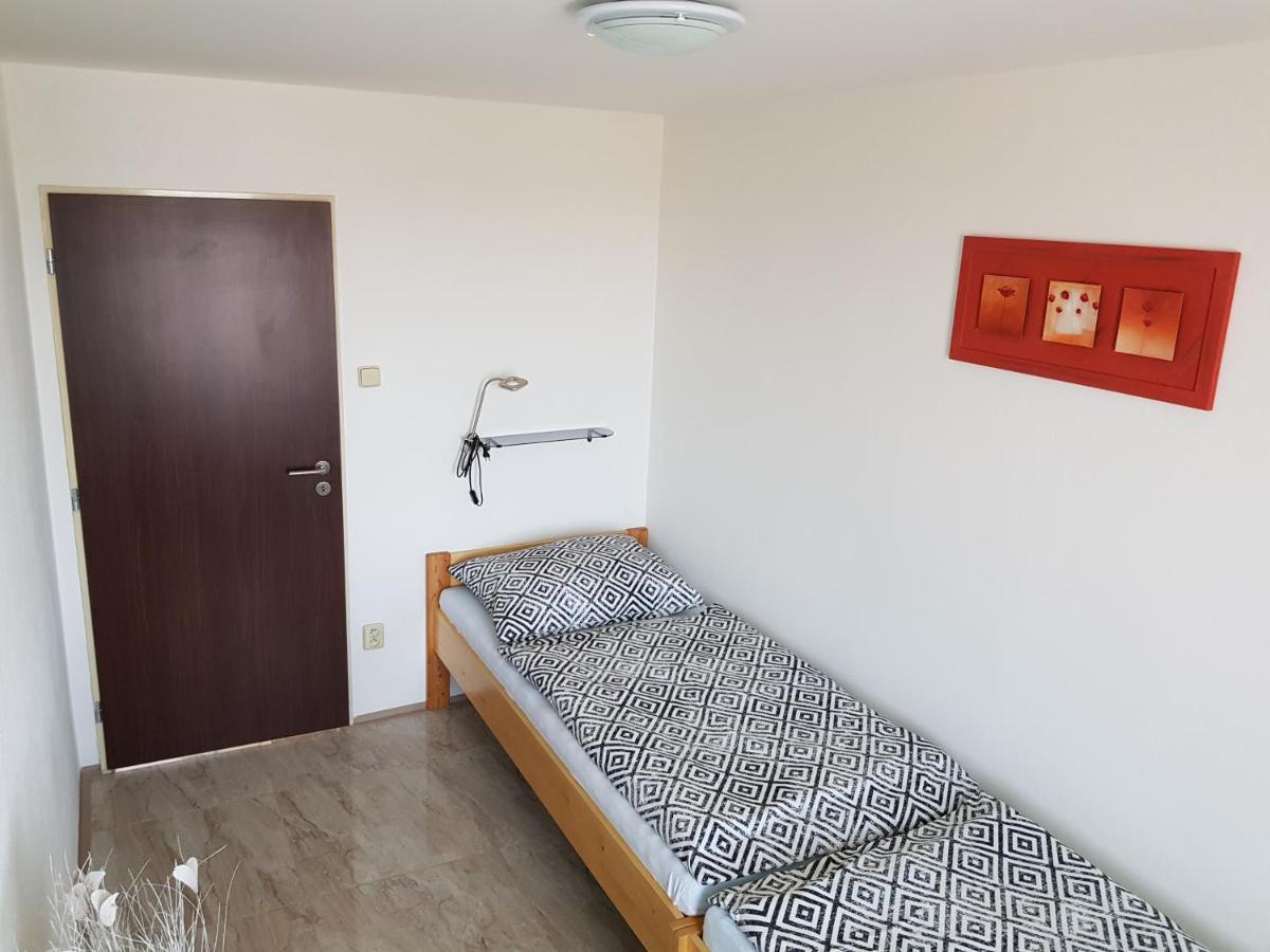 Apartman S Vinnym Sklepem Viktorie Pouzdrany Exterior photo